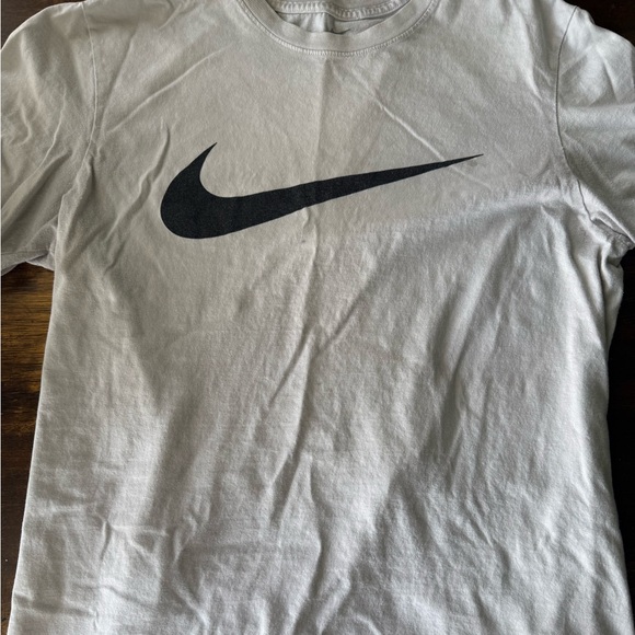 Nike Kids Cream T-Shirt with Subtle Logo - Picture 2 of 3